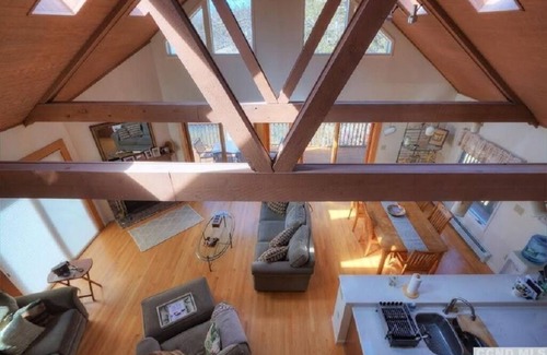 Athens House | Beautiful Lakefront Chalet, 20 mins to Hudson, close to skiing