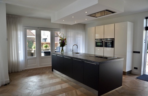 Warmenhuizen House | Beautiful, large and ground floor apartment with sunny garden. Central location!