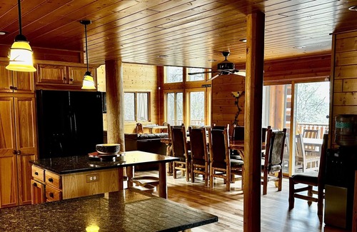 Big Bay House | Beautiful Log Cabin Lake House