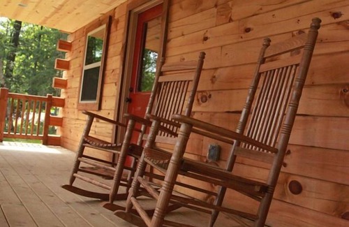 Hayward Cabin | Beautiful Log Cabin Situated On Quiet Smith Lake 3 Miles North Of Hayward, Wi.