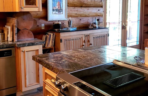 Riverbend House | Beautiful log home close to, nature, hikes, skiing, fishing, shops.