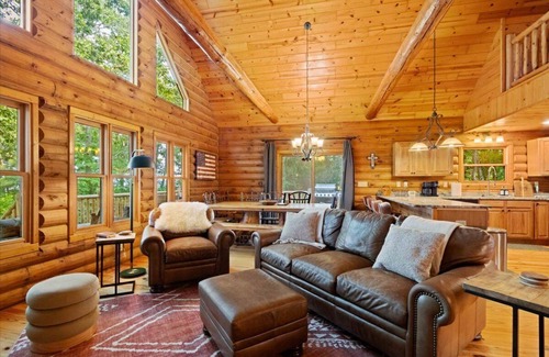 Big Bay House | BEAUTIFUL LOG HOME ON THE WESTERN SHORES OF LAKE PETENWELL
