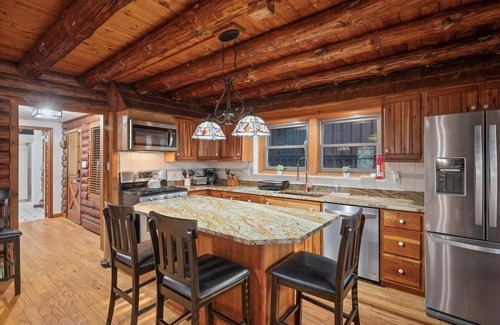 Baden House | Beautiful Log House in Cranberry