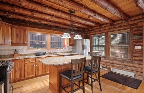 Baden House | Beautiful Log House in Cranberry