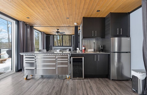 Algonquin Highlands Cabin | Beautiful Modern Bunkie on Boshkung Lake