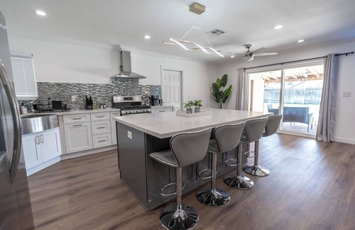 Fountain Valley House | Beautiful Modern Home Close to Beach & Disneyland