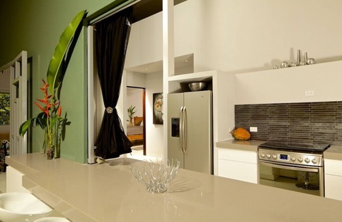 Pavones House | BEAUTIFUL MODERN! Walk To Beach,POOL TABLE,Great Beds, Sleeps 6 in beds 9total