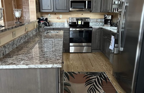 Lake Lure House | Beautiful NEW 5 bedroom Log cabin with PRIVATE HOT TUB overlooking Lake Lure