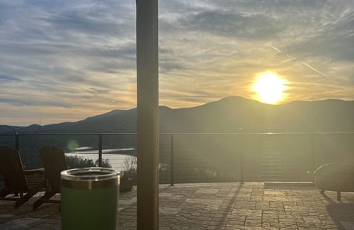 Lake Lure House | Beautiful NEW 5 bedroom Log cabin with PRIVATE HOT TUB overlooking Lake Lure