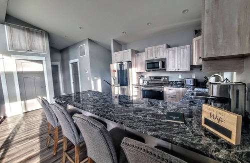 Wolf Creek House | BEAUTIFUL NEW home with THE BEST VIEWS OF THE MISSOURI RIVER