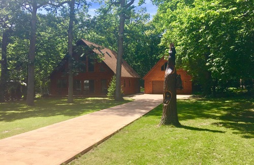 Gypsum House | BEAUTIFUL New Modern LOG HOME! Catawba Island OH 1mile to Miller Ferry -islands.