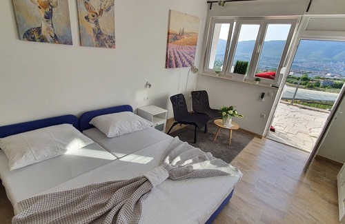 Mejasi Apartment | Beautiful new studio with kitchen & green views