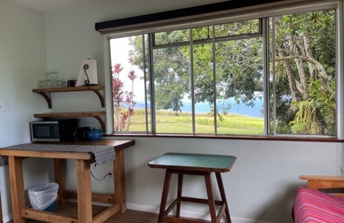 Kukuihaele Apartment | Beautiful ocean views located minutes away from Waipio Valleyn