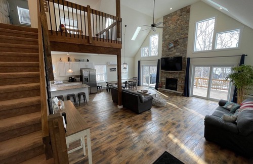 Jim Thorpe Ski Chalet | Beautiful Open Layout w/Hot Tub, Huge Game Room, EV Charger, and Pet Friendly.
