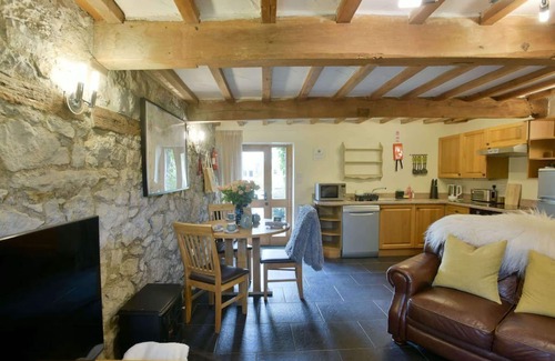 Crowdecote Cottage | Beautiful Peak District country cottage sleeping three people