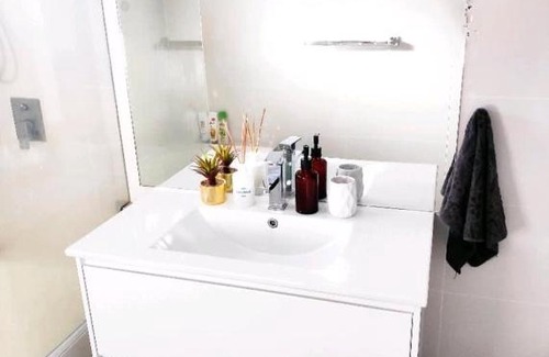 Glenfield House | ¶Beautiful Pet Friendly Bedroom Room+TV + Wifi Pet Friendly
