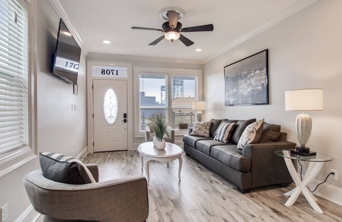 Bywater House | Beautiful Poland Maison for Two at 1708