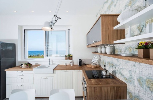 Marina di Modica Villa | Beautiful private villa with WIFI, sauna, hot tub, private pool, A/C, TV, patio and panoramic view