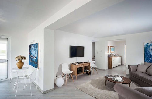 Marina di Modica Villa | Beautiful private villa with WIFI, sauna, hot tub, private pool, A/C, TV, patio and panoramic view