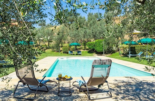 Loro Ciuffenna House | Beautiful private villa for 14 guests with WIFI, private pool, balcony and pets allowed