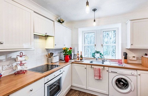 Invermoriston House | Beautiful private villa for 4 people with WIFI, TV, patio and parking