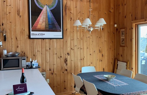 Monterey Ski Chalet | Beautiful, Private Berkshires Retreat w Magic View, 5min to Lake Garfield Beach