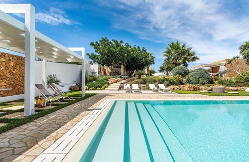 Marausa Villa | Beautiful private villa for 10 people with WIFI, A/C, private pool, TV and terrace