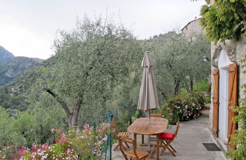 Airole Villa | Beautiful private villa for 2 guests with WIFI, patio and pets allowed