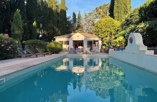 Le Pradet Villa | Beautiful property walking distance to beach, swimming pool, park, Toulon Le Pradet