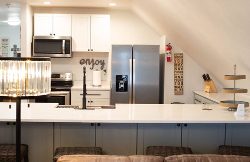 Spring Hill Cottage | Beautiful, Relaxing Farm Retreat with amazing grounds
