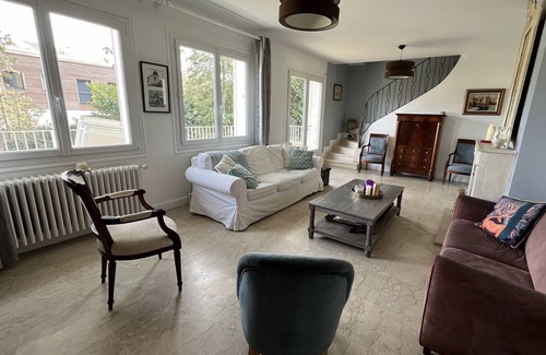 Buc House | Beautiful residence at the entrance to the historic center of Versailles