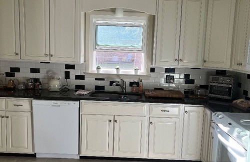 Jasper House | Beautiful Single Family 3 bedroom Home