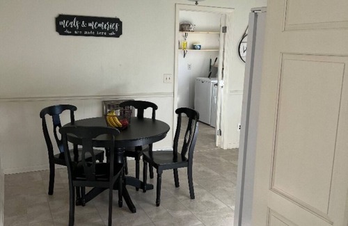 Jasper House | Beautiful Single Family 3 bedroom Home