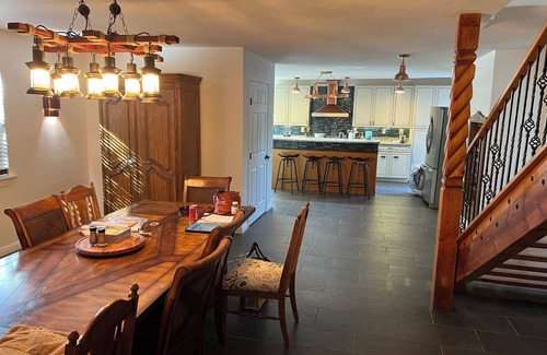 Corrales House | Beautiful Spacious 4-bedroom home in Corrales with WiFi, AC and gourmet kitchen.