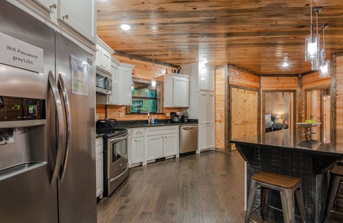 Broken Bow Cabin | Beautiful, Spacious Lodge, Creek, Hot Tub, Firepit, Games