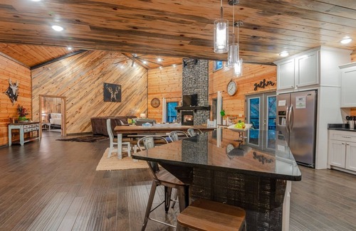 Broken Bow Cabin | Beautiful, Spacious Lodge, Creek, Hot Tub, Firepit, Games