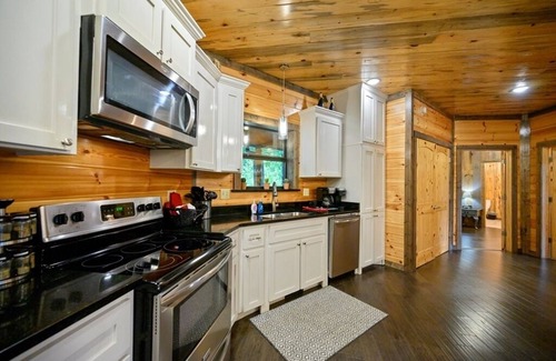 Broken Bow Cabin | Beautiful, Spacious Lodge, Creek, Hot Tub, Firepit, Games