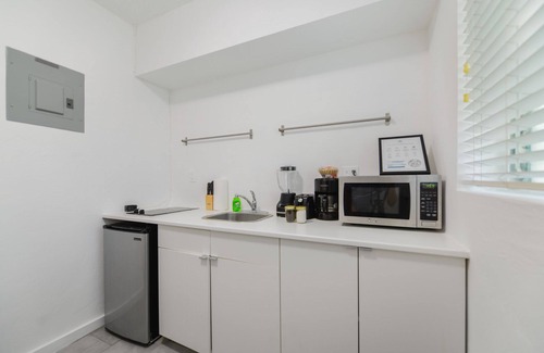 Northeast Miami Apartment | Beautiful Studio 15 min from the beach
