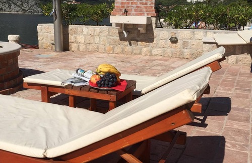 Dobrota Apartment | Beautiful studio apartment perfect for couples,in old house, just near the sea