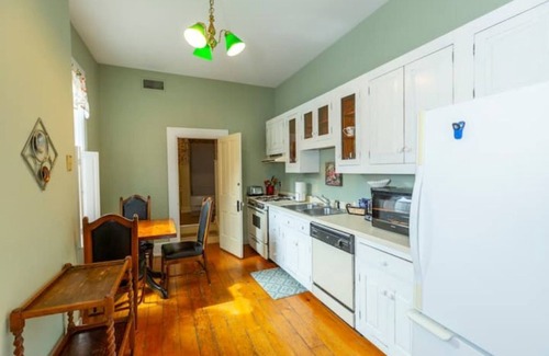 Glendale Apartment | Beautiful Suite The Protector- King bed- Sleeps 4