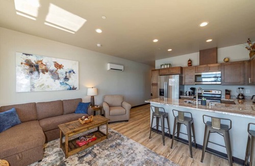 Valley House | Beautiful Triplex Unit With Spectacular Lake View!