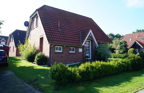 Sturenburgshof House | Beautiful vacation home with garden by the lake.