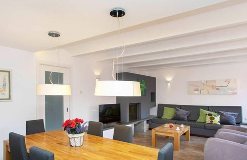 Fonteta House | Beautiful villa for 12 people with A/C, WIFI, private pool, TV, patio, pets allowed and parking