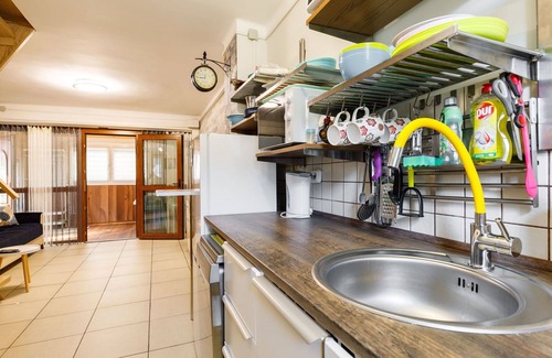 Siofok-Sosto House | Beautiful villa for 4 guests with WIFI, A/C, hot tub, TV, balcony, pets allowed and parking