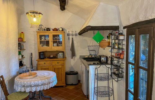 Borgomaro House | Beautiful villa for 2 guests with WIFI, TV, terrace and parking