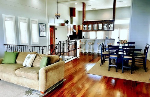 Galveston Cottage | Beautiful water front cottage