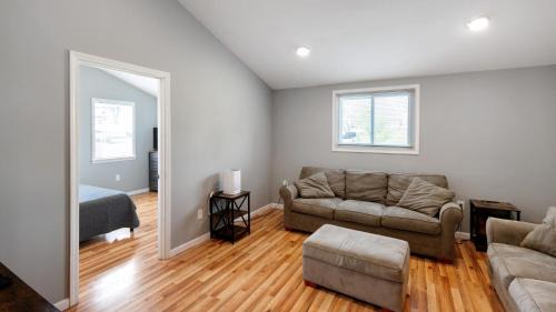 Downtown Niagara Falls House | Beautifull Whole House! Walk to Niagara Falls! 4 Bedroom Home