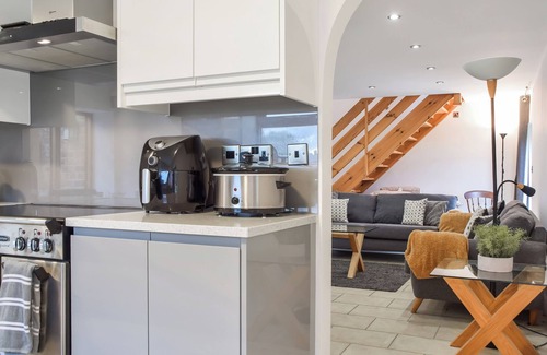Warmingham Cottage | Beautifully converted barn in Cheshire countryside.