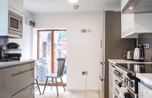 Warmingham Cottage | Beautifully converted barn in Cheshire countryside.