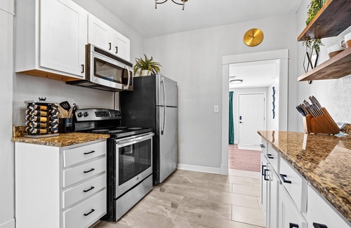 Westport Apartment | Beautifully Remodeled 3 bed + Walkable to Westport + Private Courtyard!
